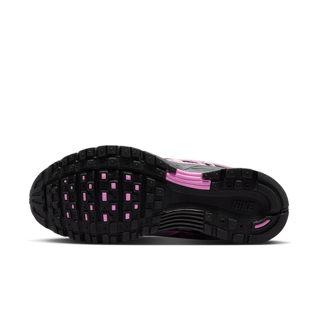 W NIKE P-6000