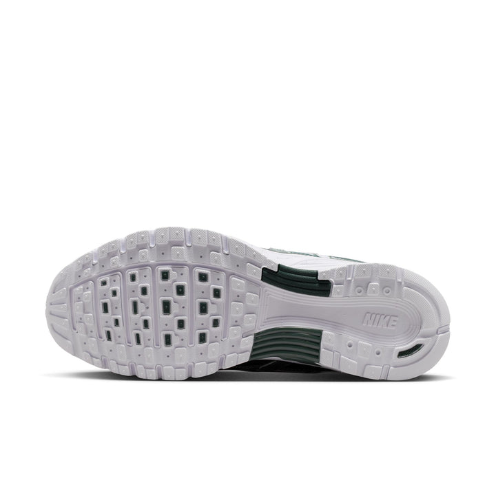 W NIKE P-6000