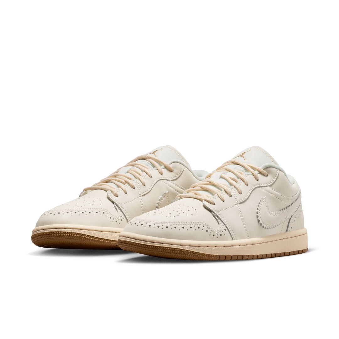 W AIR JORDAN 1 LOW SE "GOLD PEARL"