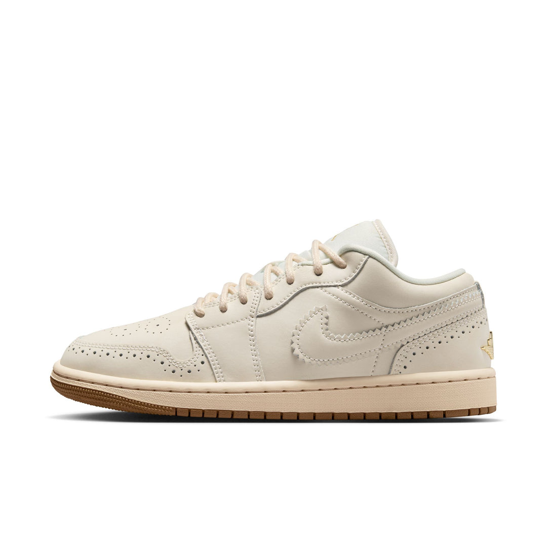W AIR JORDAN 1 LOW SE "GOLD PEARL"