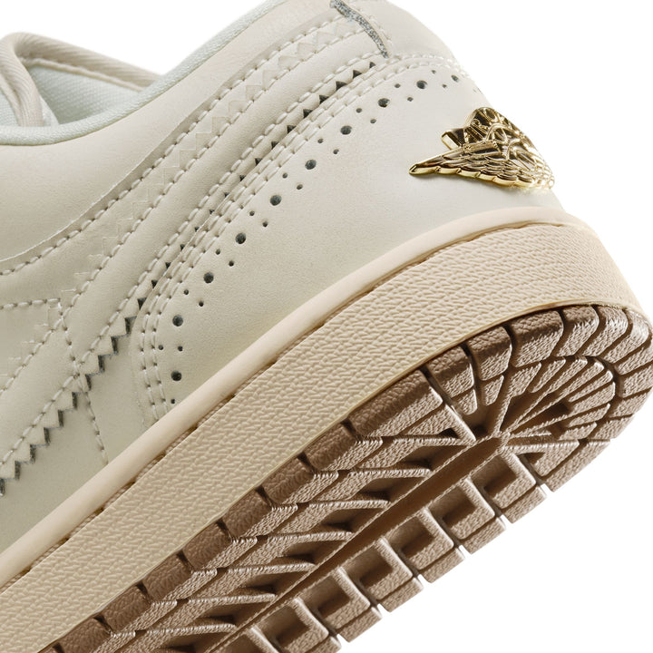 W AIR JORDAN 1 LOW SE "GOLD PEARL"