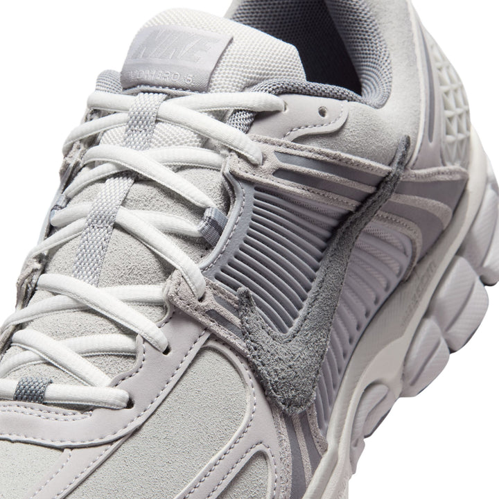 NIKE ZOOM VOMERO 5 SE "PURE PLATINUM"