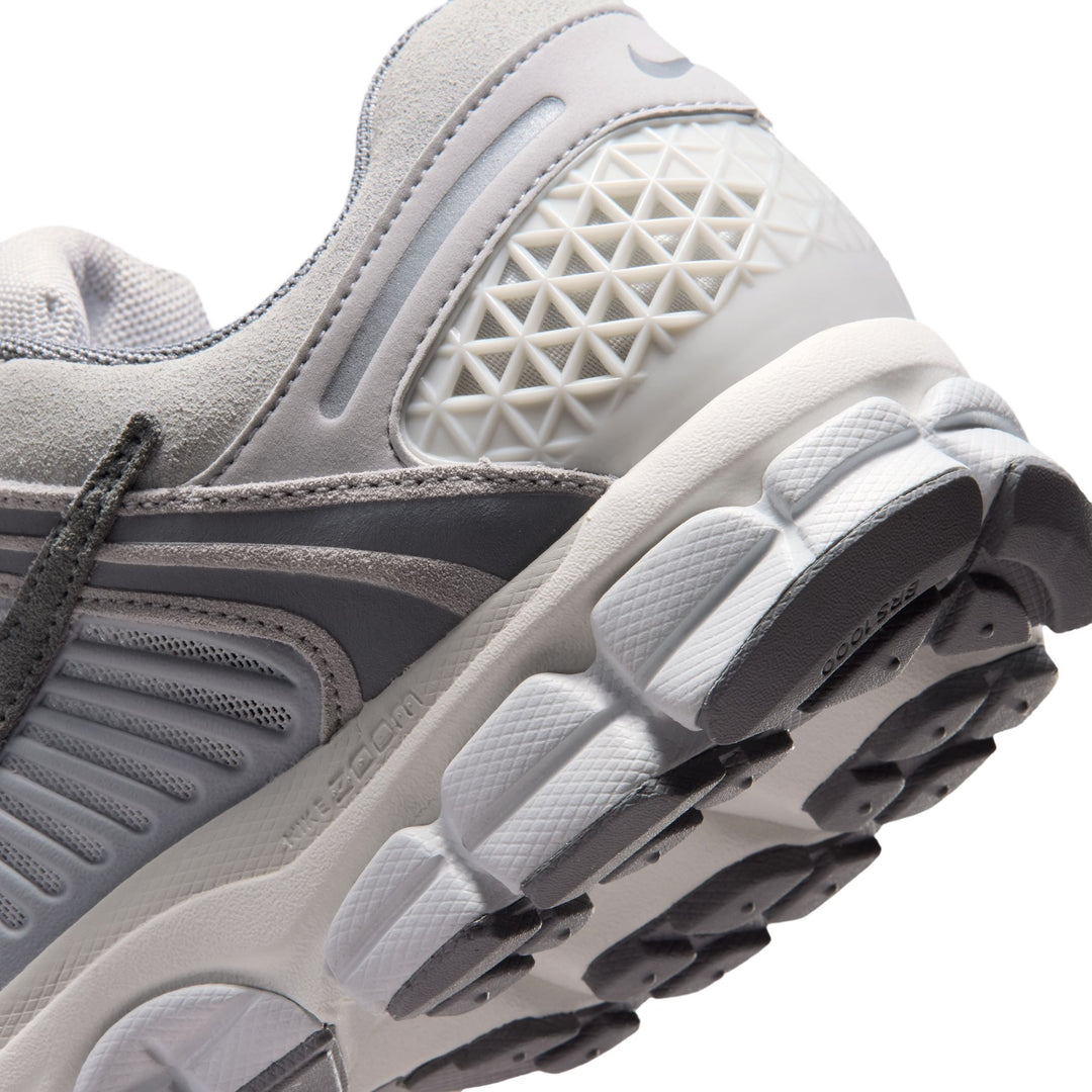 NIKE ZOOM VOMERO 5 SE "PURE PLATINUM"