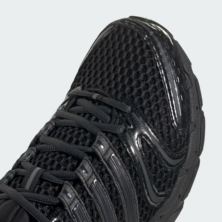 ADISTAR CONTROL 5 "CORE BLACK"