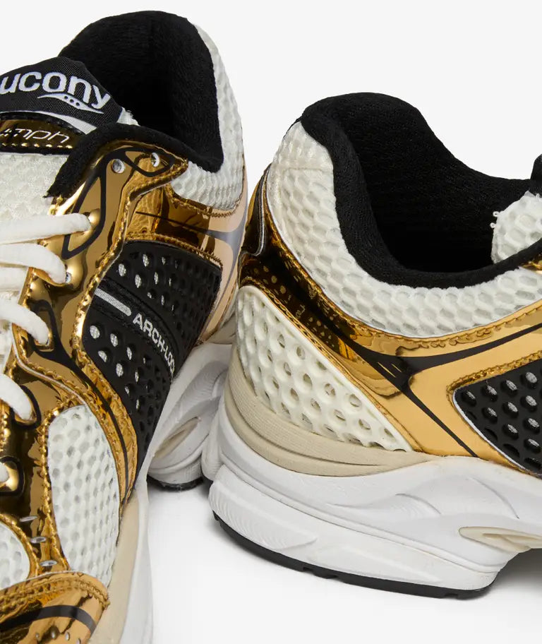 SAUCONY PROGRID TRIUMPH 4 "EGRET"