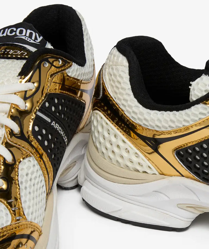 SAUCONY PROGRID TRIUMPH 4 "EGRET"